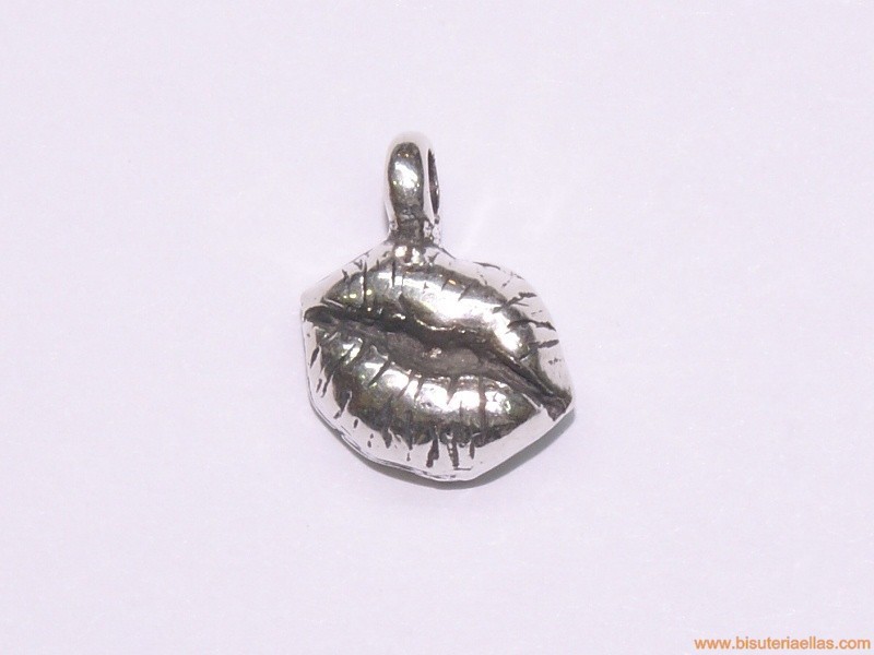 Charm zamak emoticono 11mm labios baño plata