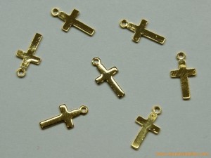 Colgante cruz 10mm dorada