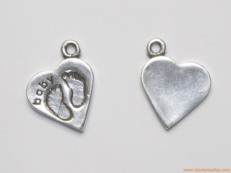 Charm zamak corazón huellitas 20mm baño plata