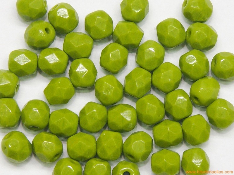 Bola facetada 4mm verde guisante opaco
