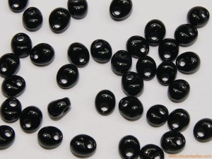 Gota Miyuki 4mm Negro opaco