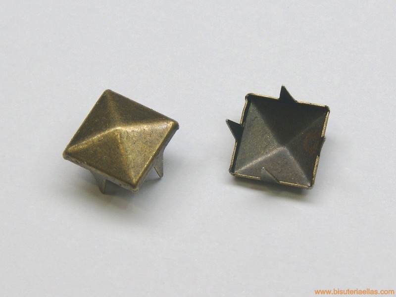 Tachuela cuadrada 10x10mm bronce
