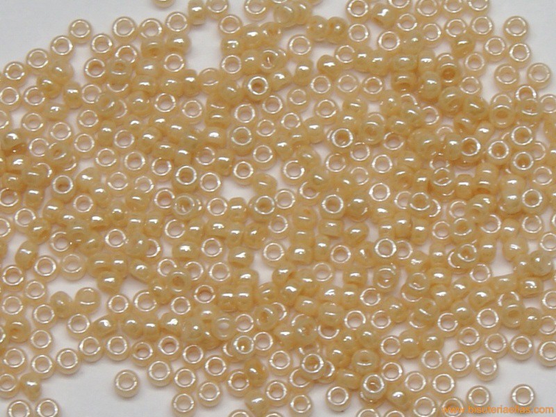 Rocalla Miyuki 15/0 Light Caramel Ceylon